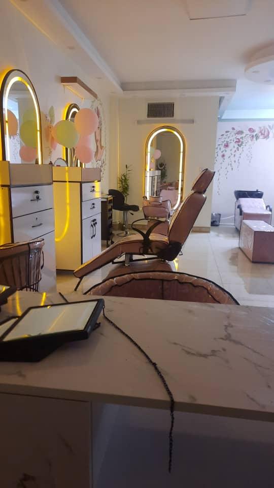 آموزشگاه مراقبت زیبایی ملک بانو 
