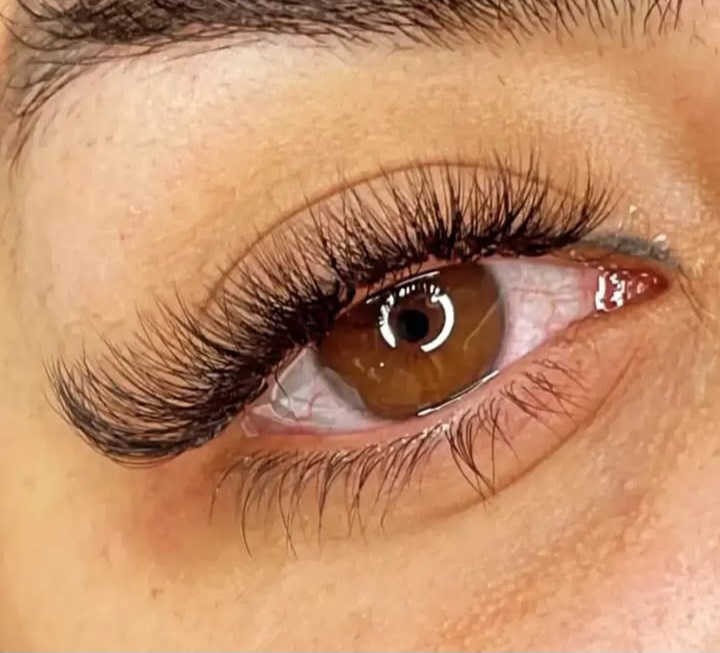 اکستنشن و لیفت مژه و ابرو ملیسا