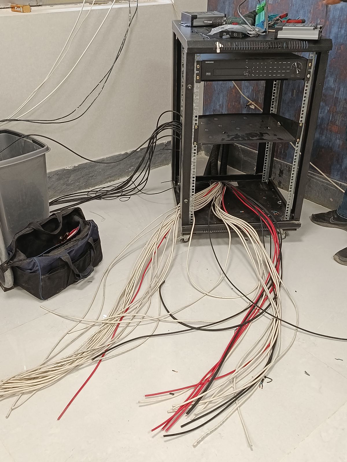 نصب دوربین مداربسته و دزدگیر