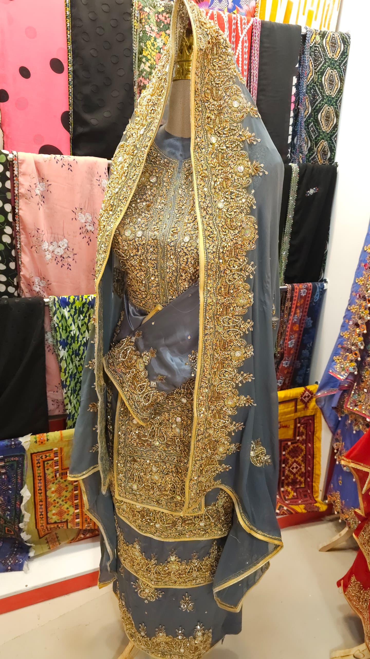 زرتاج گالری لباس سنتی بلوچی