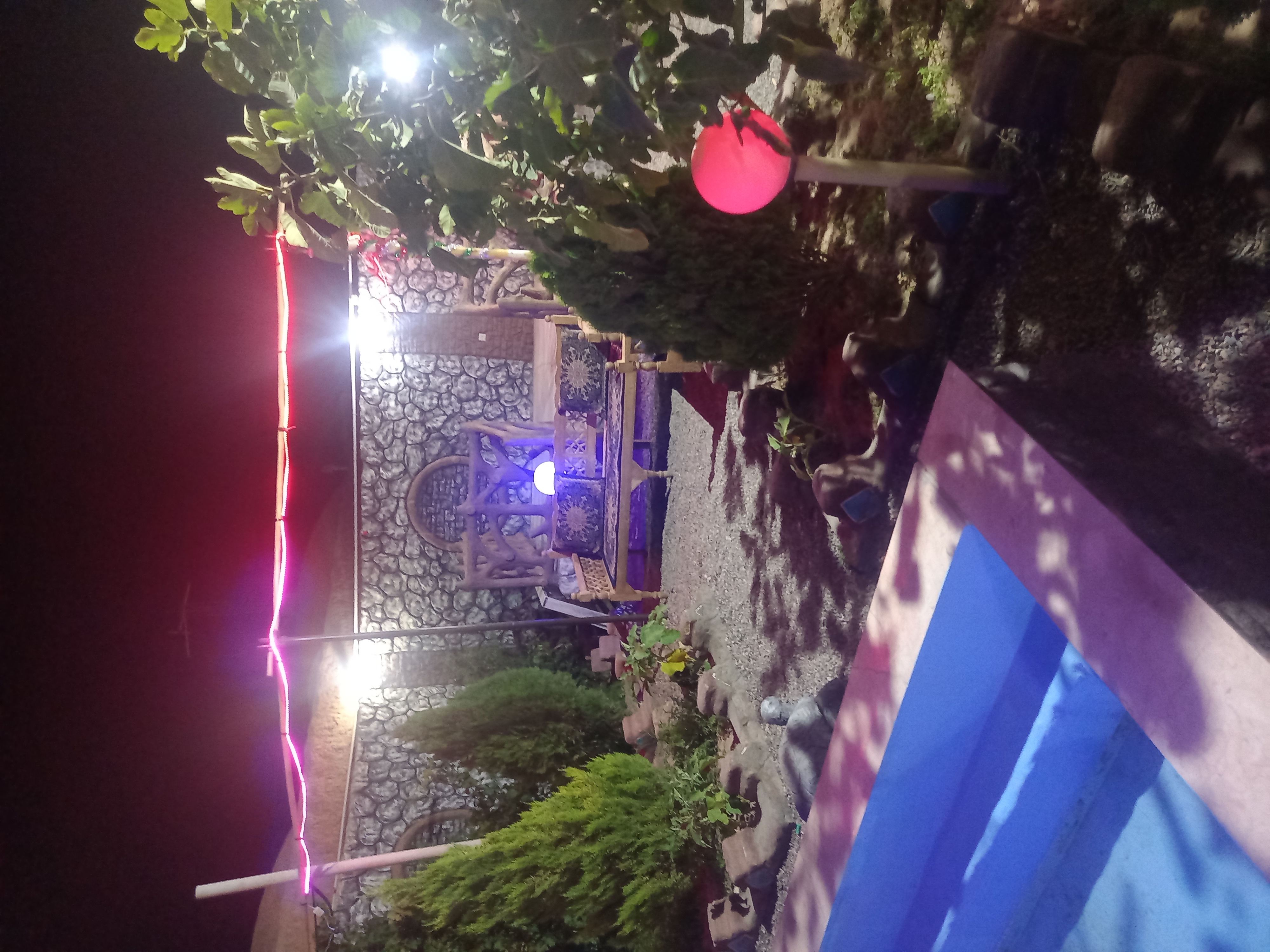 کافه باغچه جنت