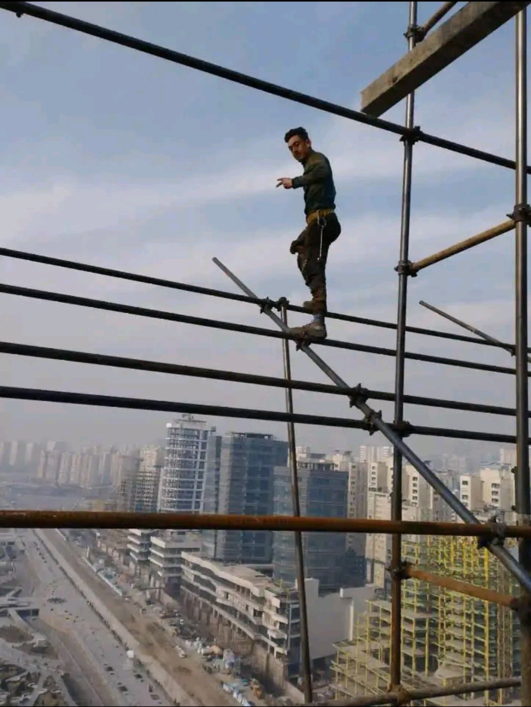 داربست حمید قاسمی