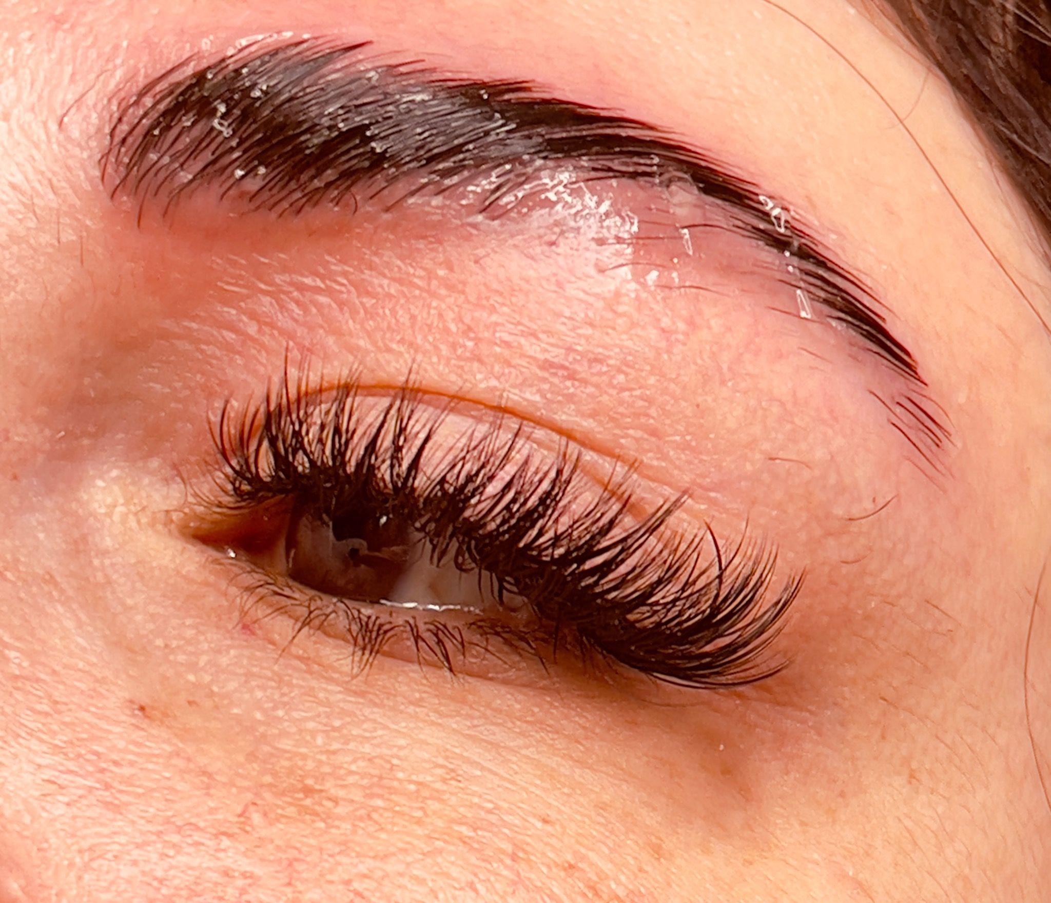 خدمات اکستنشن مژه و ابرو سحر