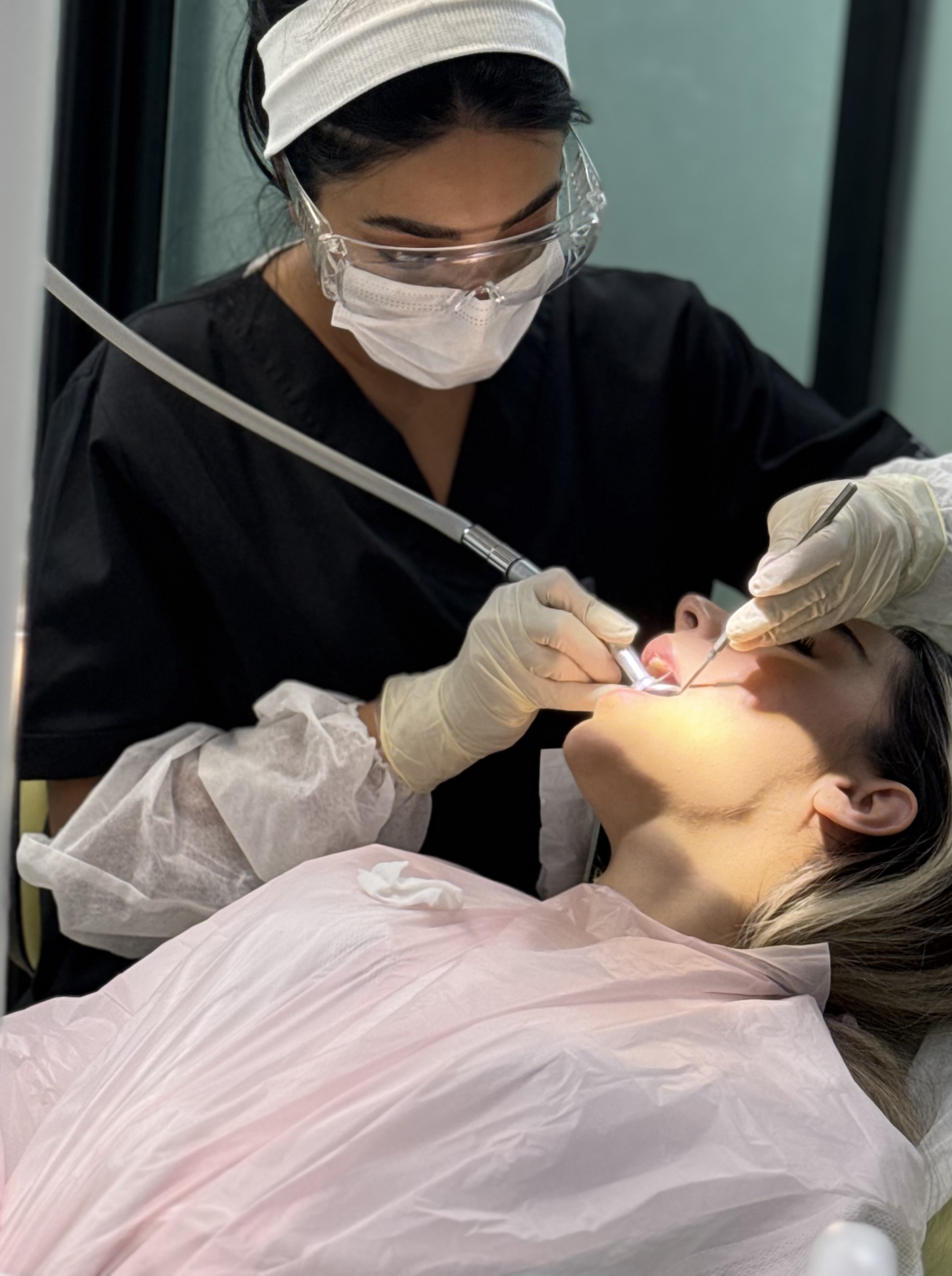 دندانپزشکی دکتر نغمه مختاری