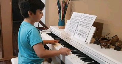 آموزشگاه موسیقی هارمونی