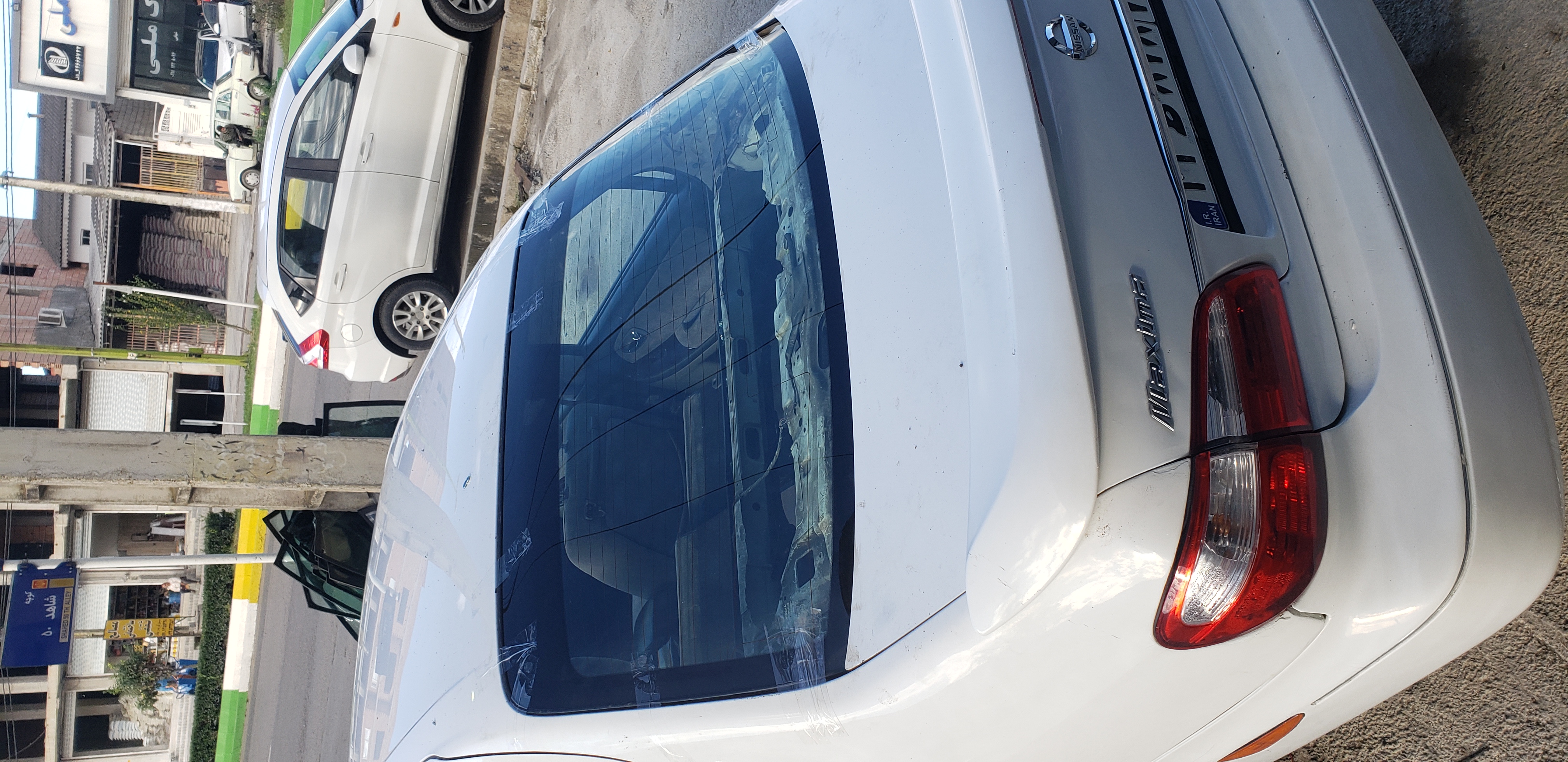 شیشه اتومبیل