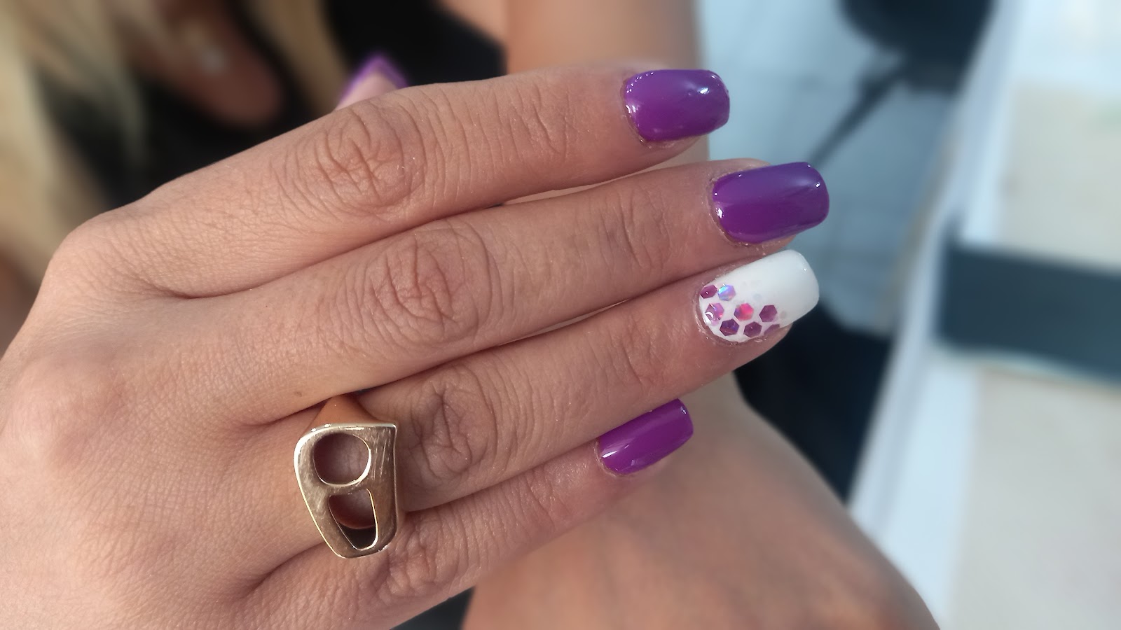 طراحی و کاشت ناخن طرلان