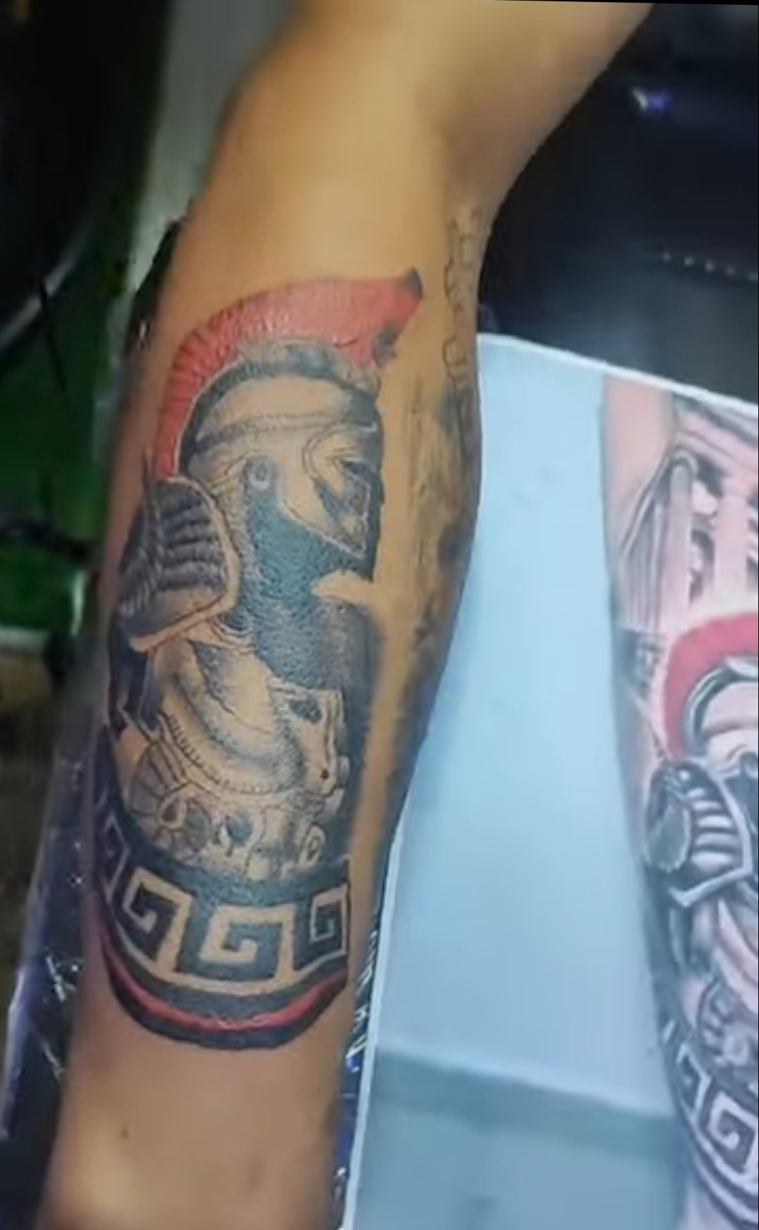 تتو آرتیست زعفرانی