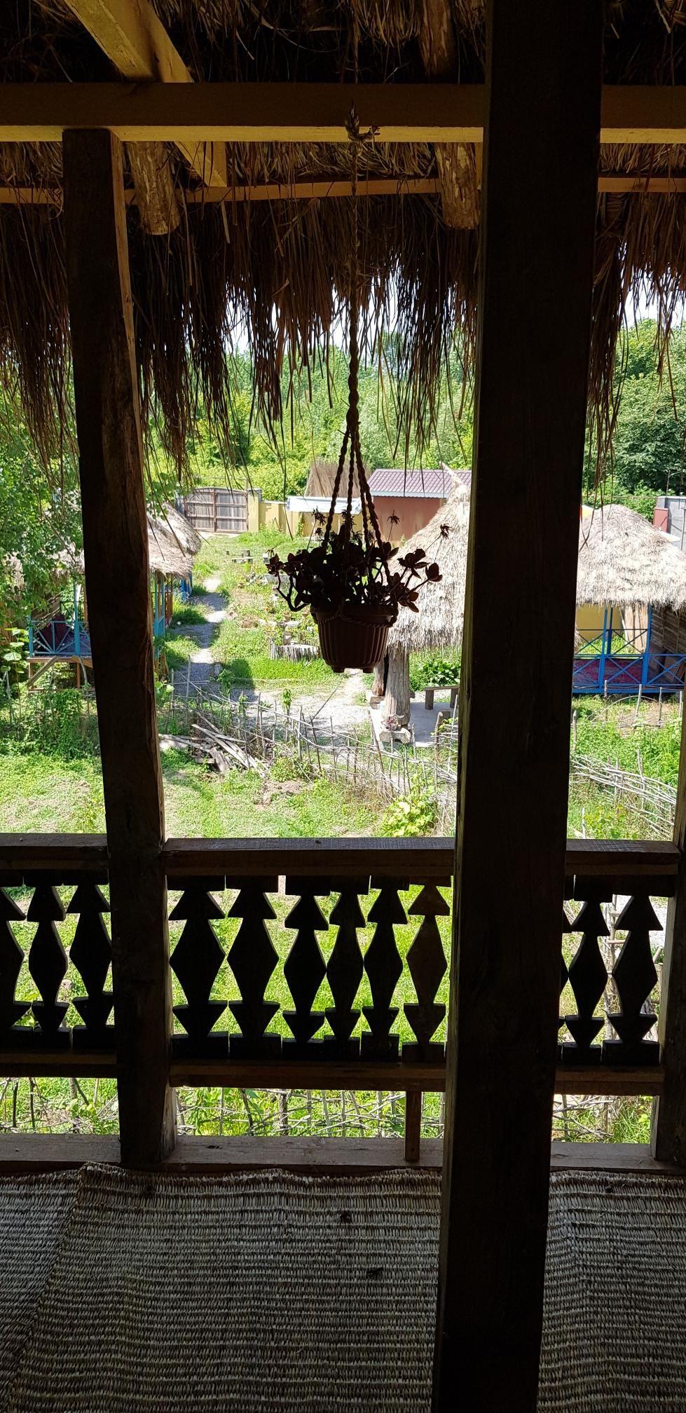 اقامتگاه بومگردی لوتکا