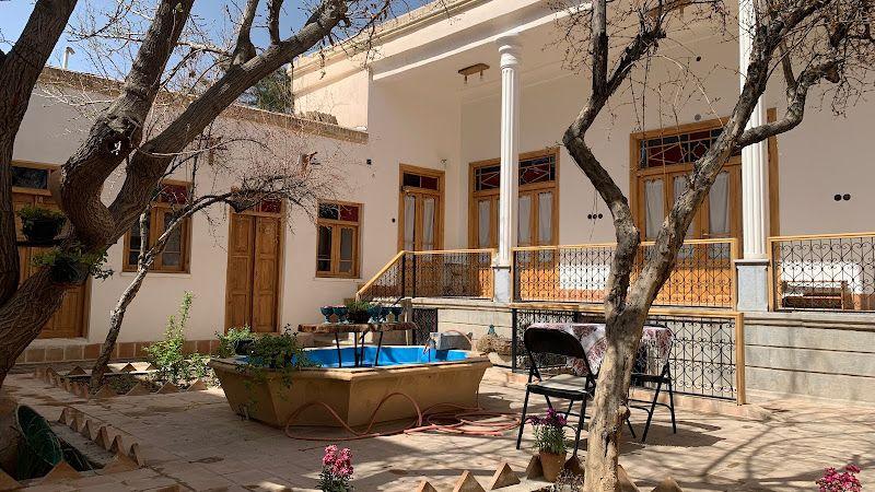 اقامتگاه بومگردی هیوا نجف اباد