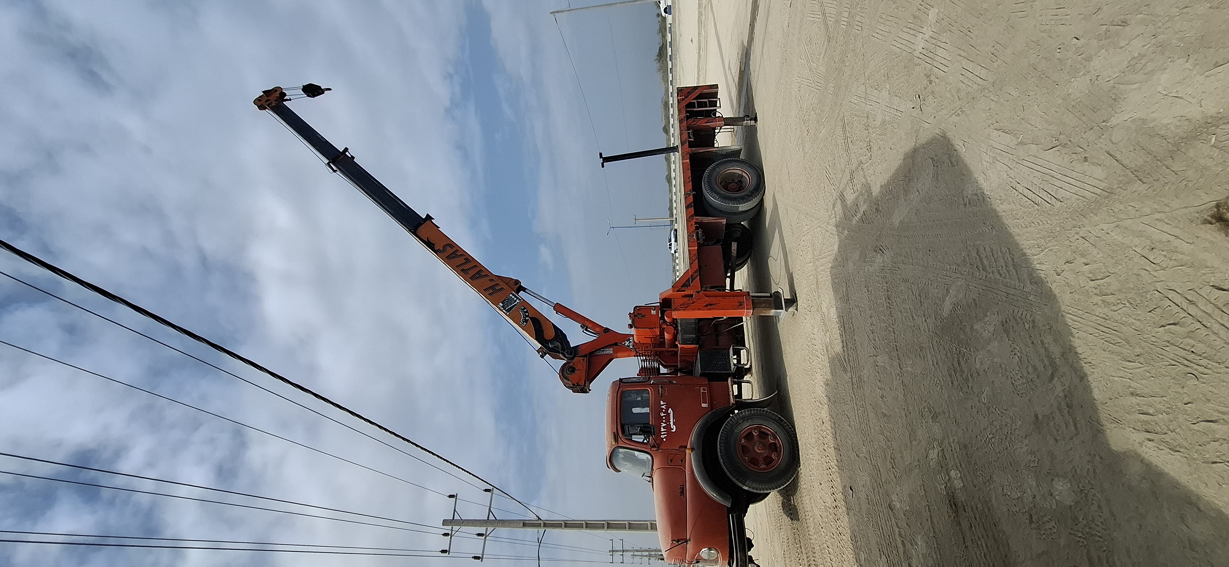 خدمات جرثقیل کفی بارگیری تخلیه حمل قشم