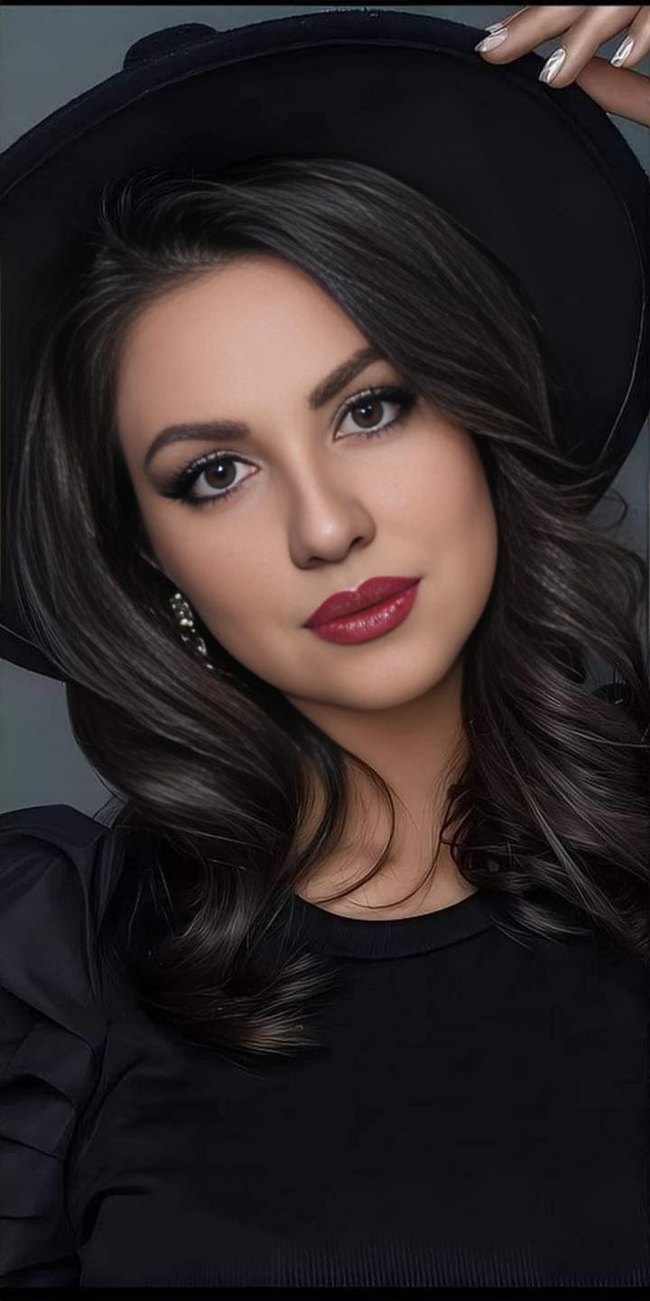 آکادمی تخصصی میکاپ و گریم هایده افتخاری