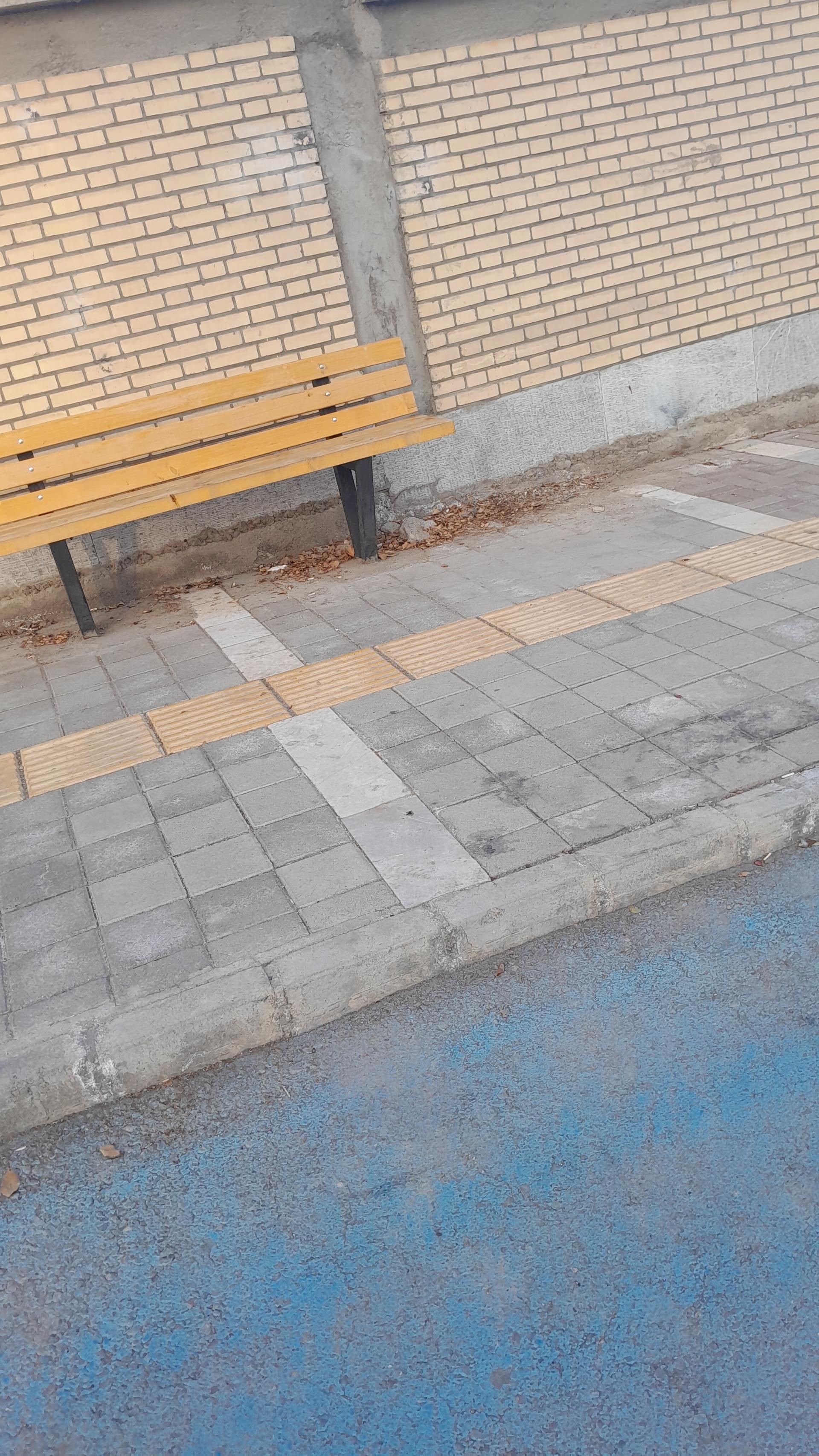 ایستگاه اتوبوس ساختمان زیتون