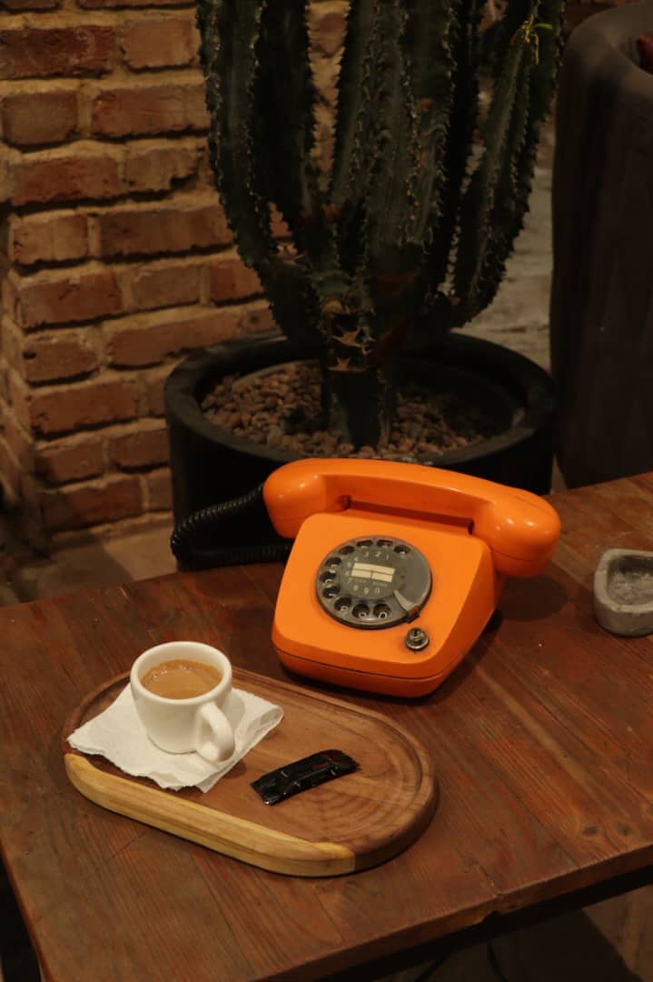 کافه رستوران رولا