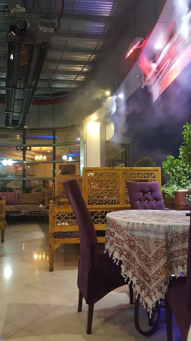 رستوران و سفره خانه مانلی