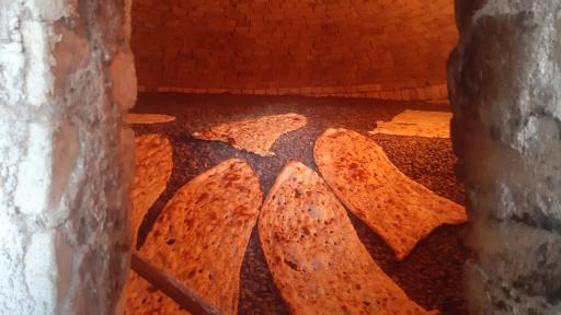 نانوایی سنگک سنتی کهن نان آریایی