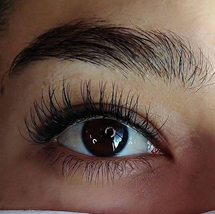 اکستنشن مژه و ابرو مائده