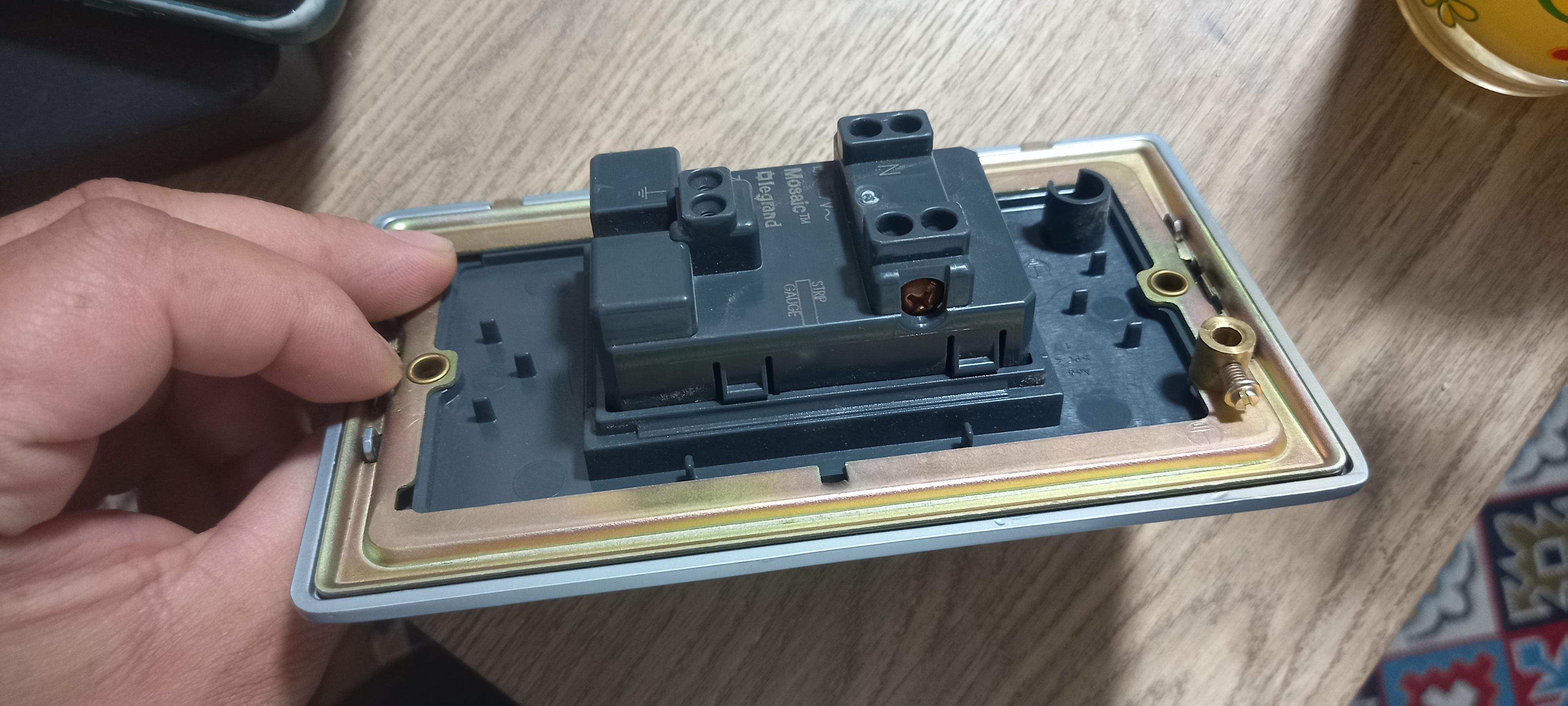 کالای برق حاتمی.لوازم برقی.صنعتی.روشنایی