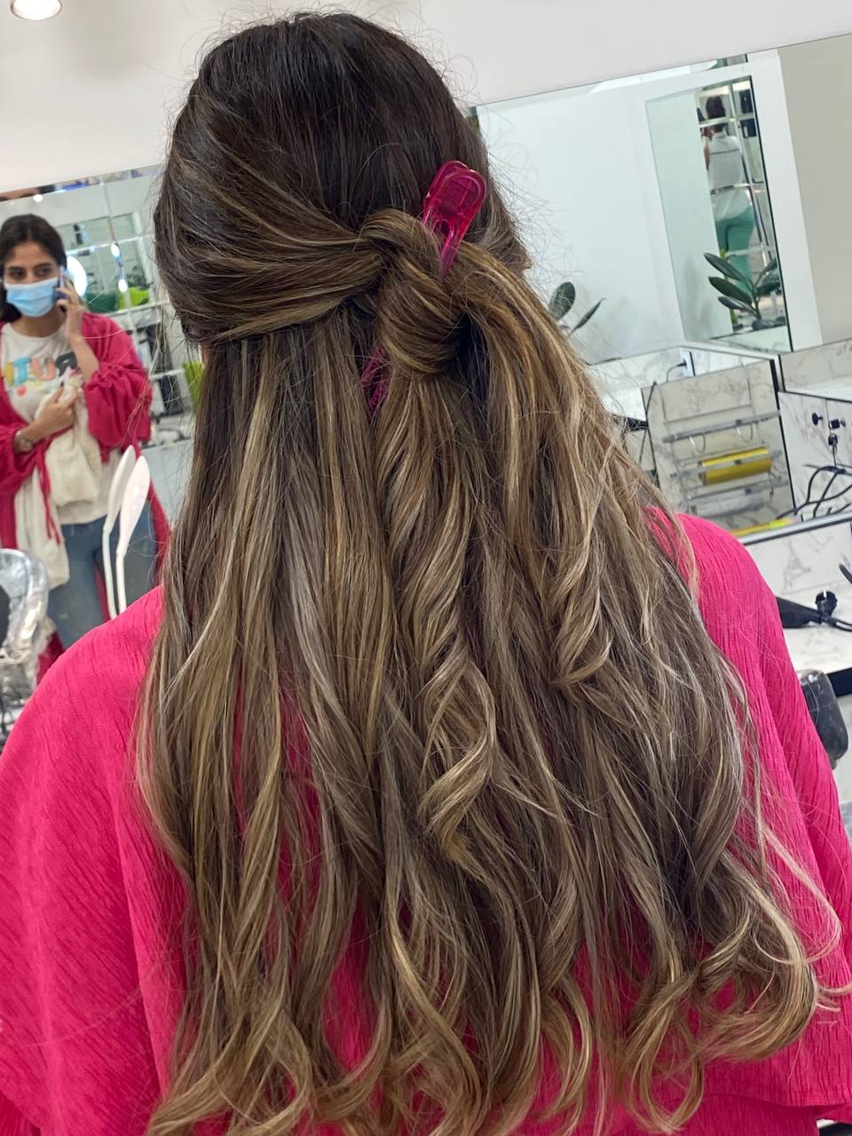 سالن تخصصی رنگ و کراتین مو نادیا