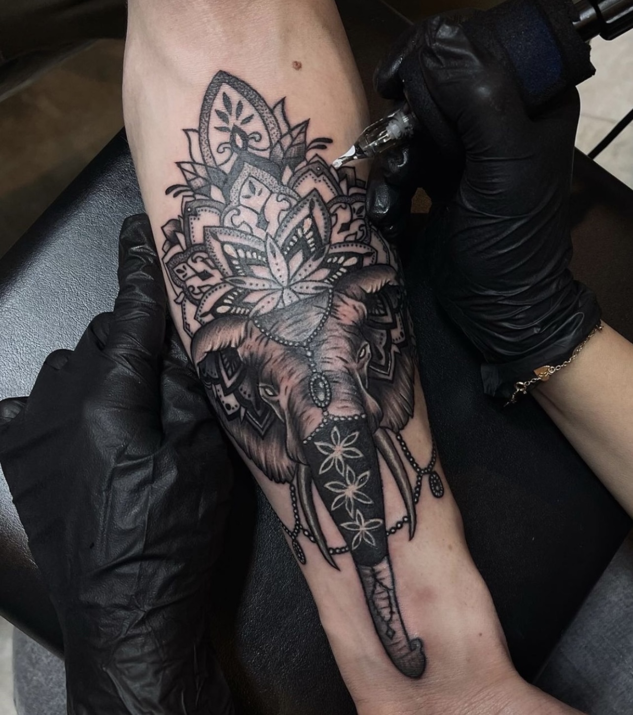 خدمات تخصصی تتو صورت و بدن ایاناکا