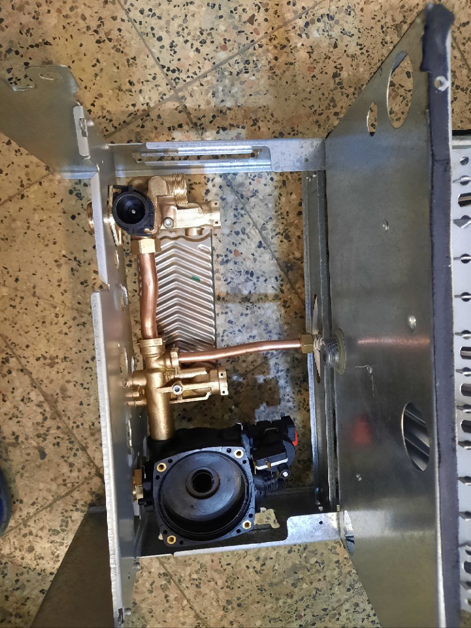 سرویسکار و تعمیرکار پکیج