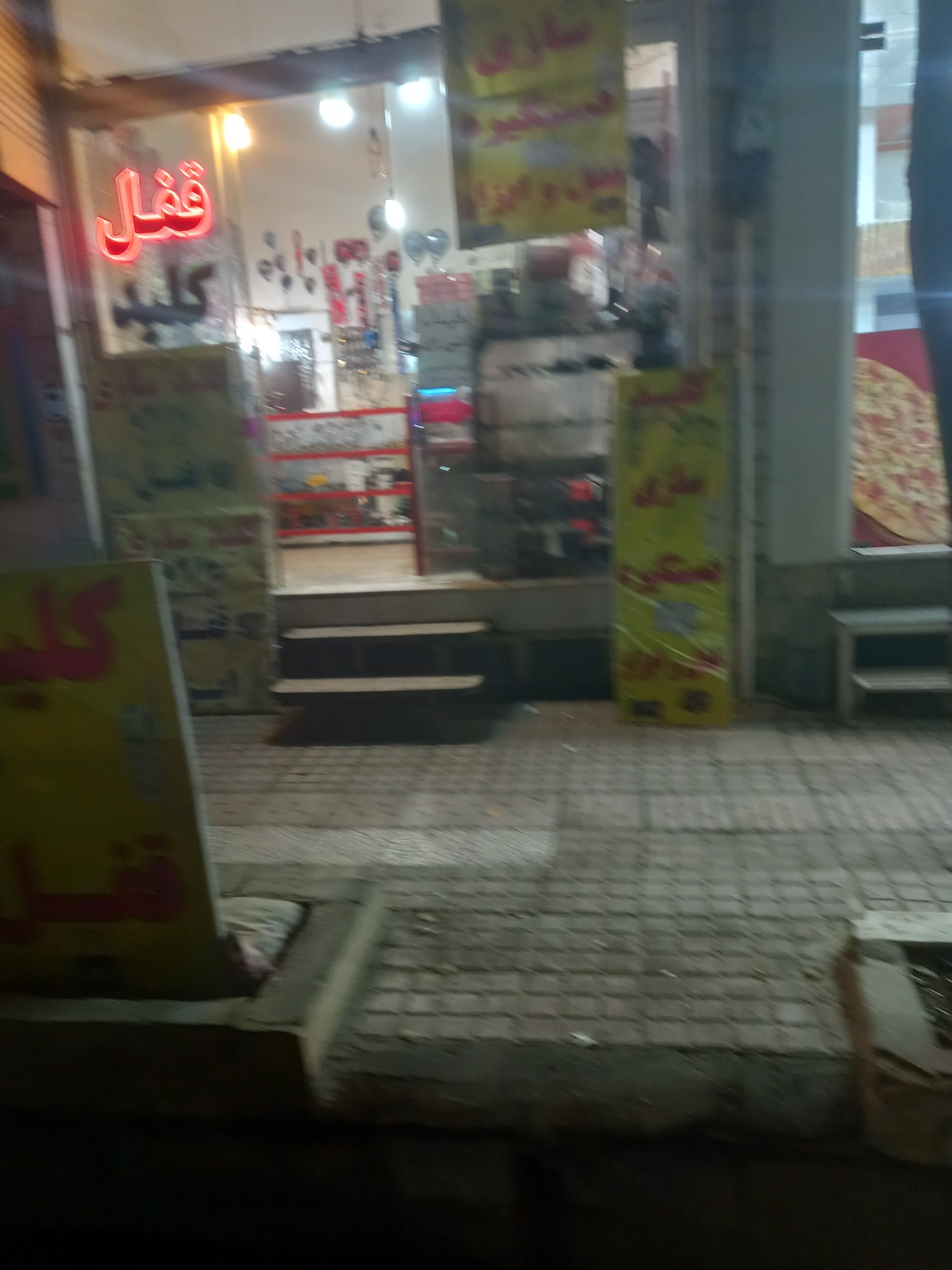 کلیدسازی وقفل ابزار فروشی انصاری