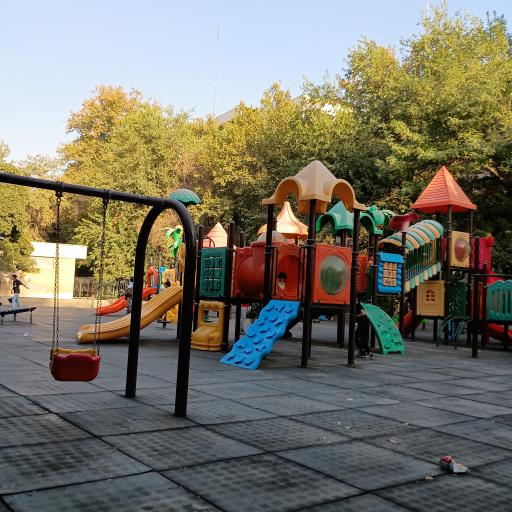 زمین بازی کودکان