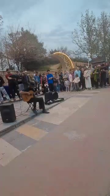 اجرای زنده با گیتار  برای مناسبت هاتون