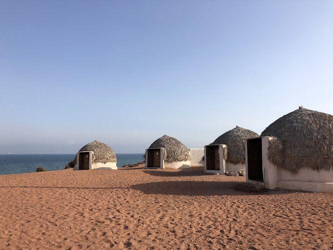 Kapar Neshin Hostel (Larak)