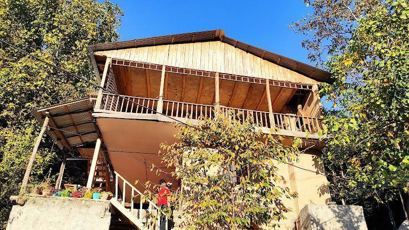 اقامتگاه بومگردی دادا و دده