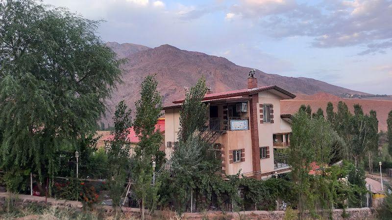 مهمانپذیر ابنوس