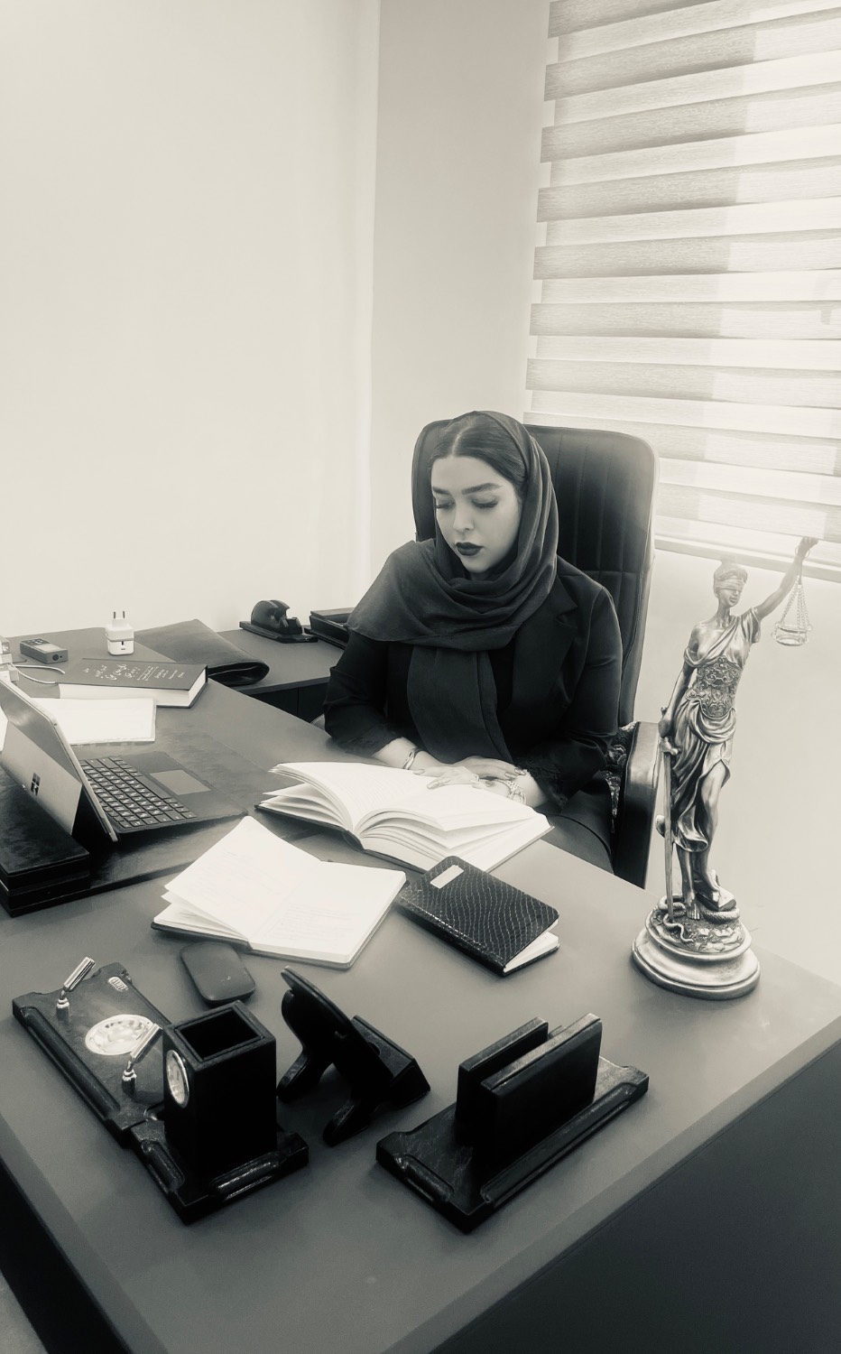 وکیل پایه یک دادگستری حانیه رضایی