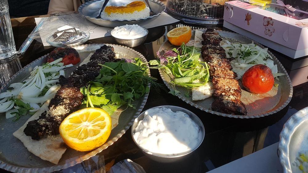 سفره خانه سنتی دل کوه