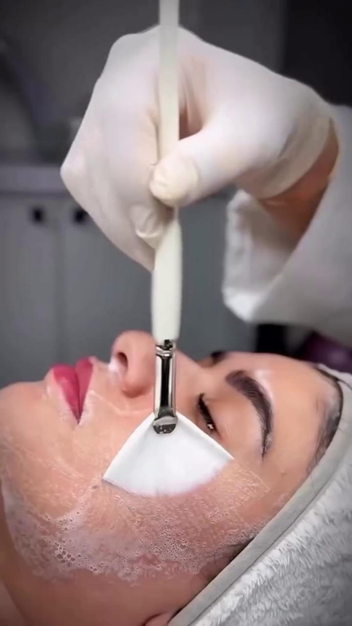 پاکسازی تخصصی پوست تارا ( فیشال تخصصی)