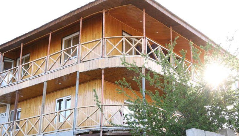 خانه چوبی مَلِج