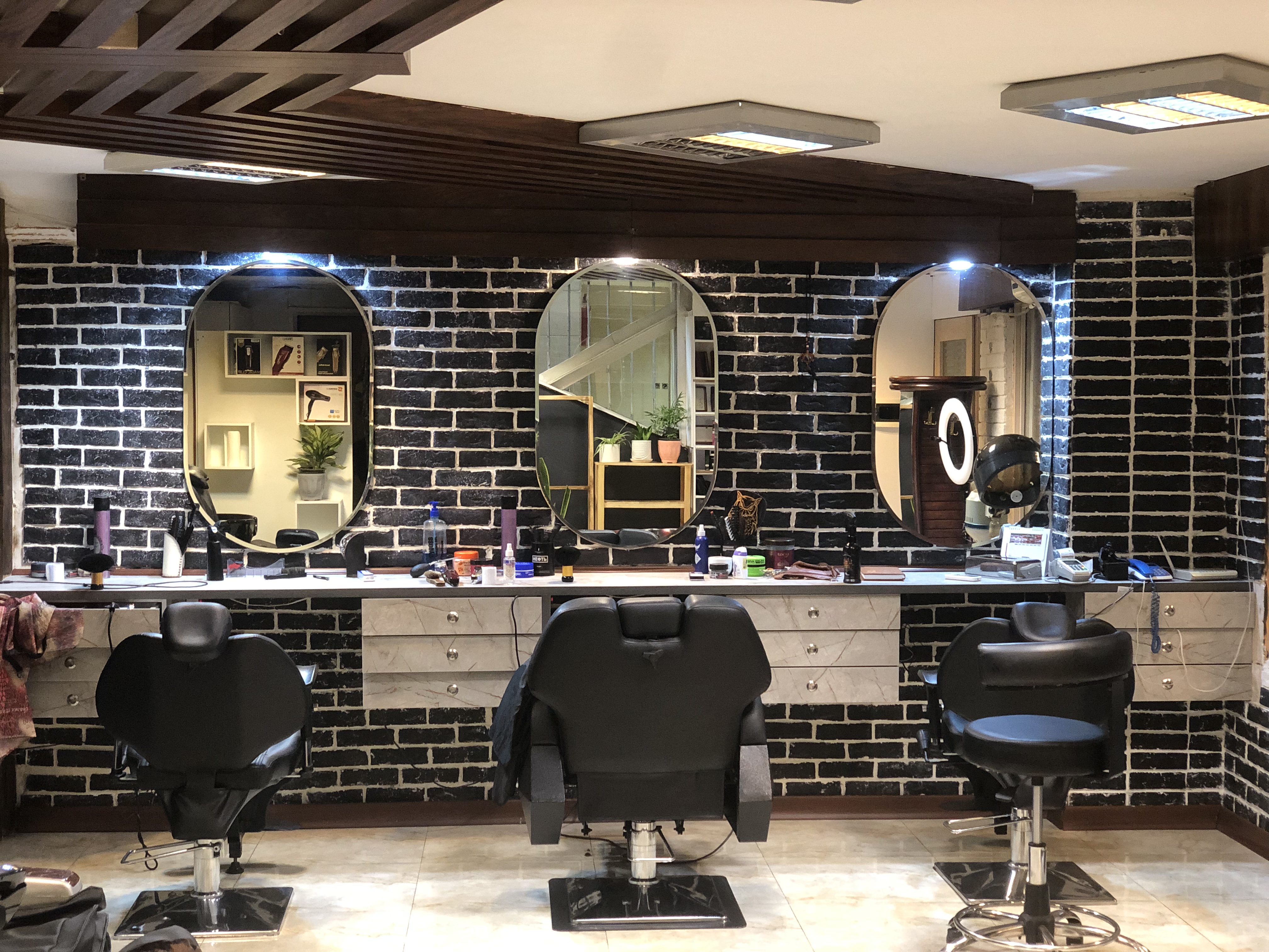 آرایشگاه مردانه دیپلمات