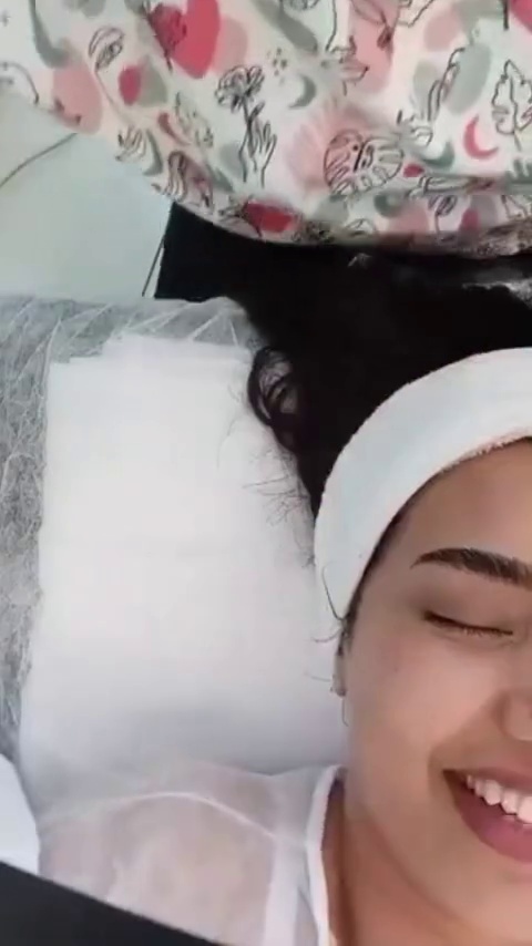 فیشال و پاکسازی پوست فرناز