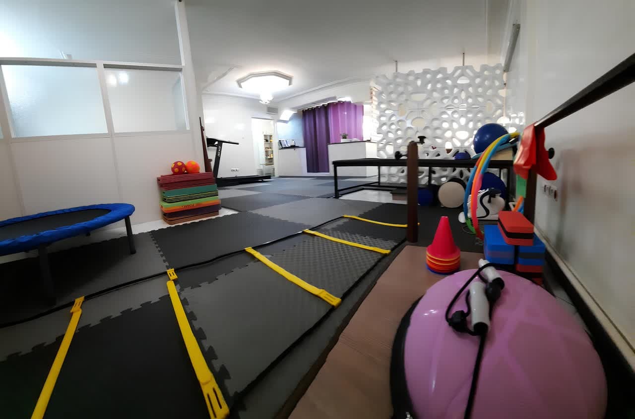 کاردرمانی وگفتار درمانی آنا