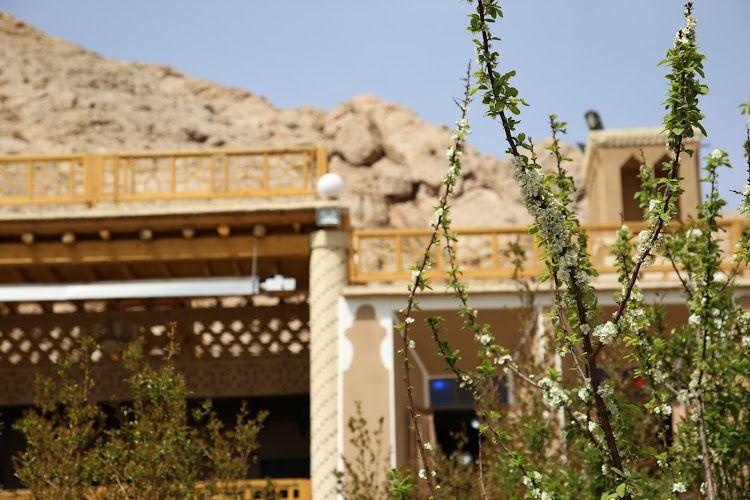 Do Sarv Taft Traditional Hotel