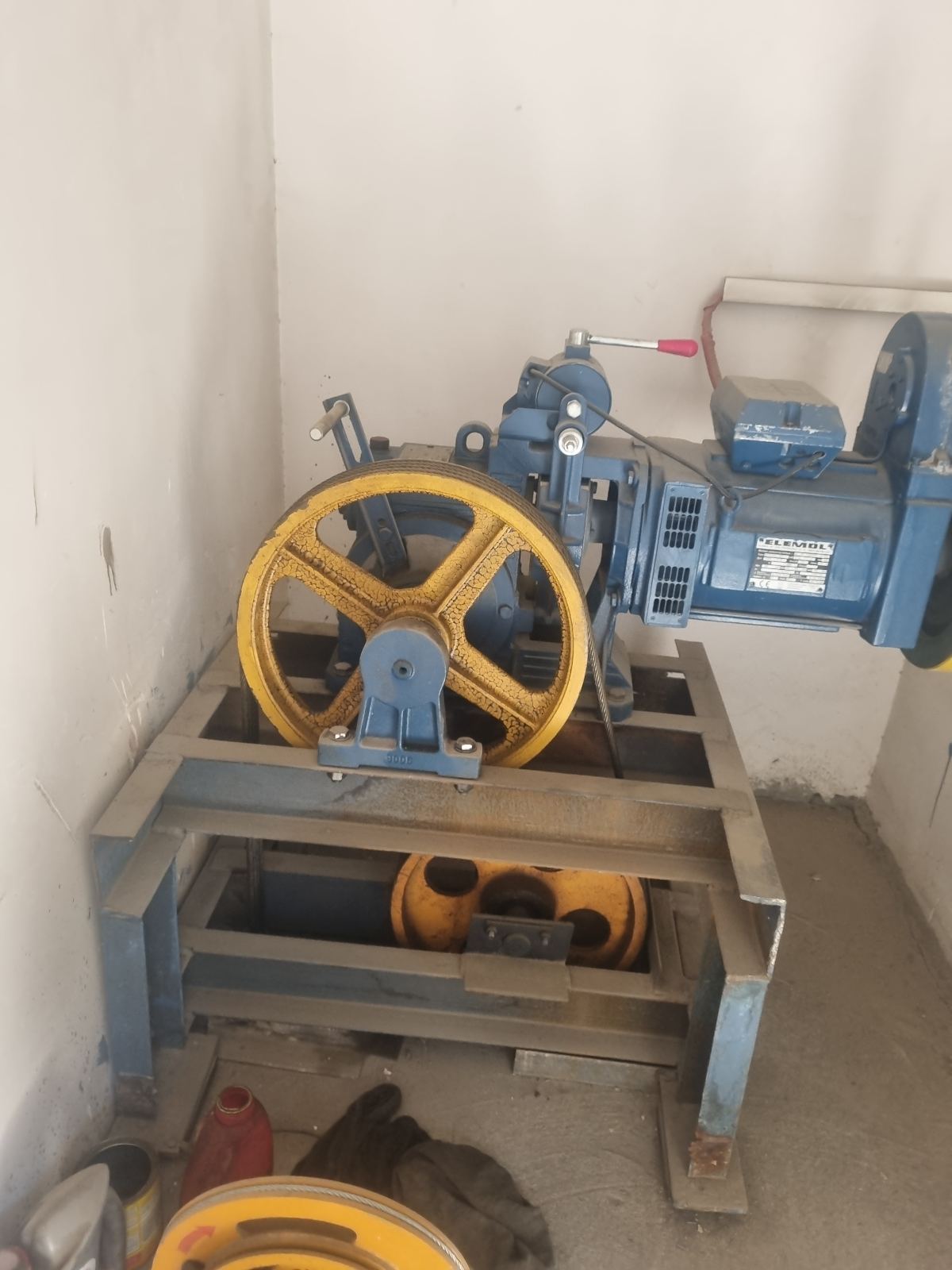 شرکت سرویس و تعمیرات آسانسور