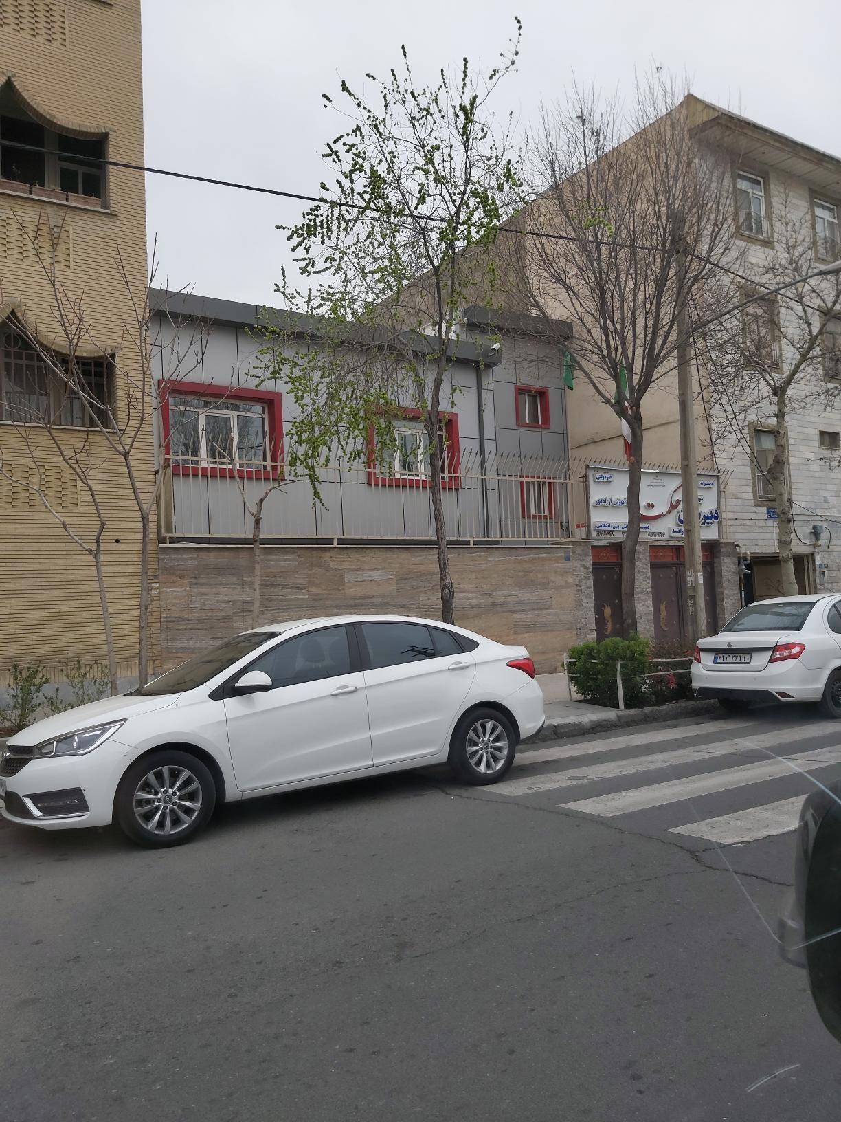 دبستان و پیش دبستان دخترانه غیردولتی حکمت