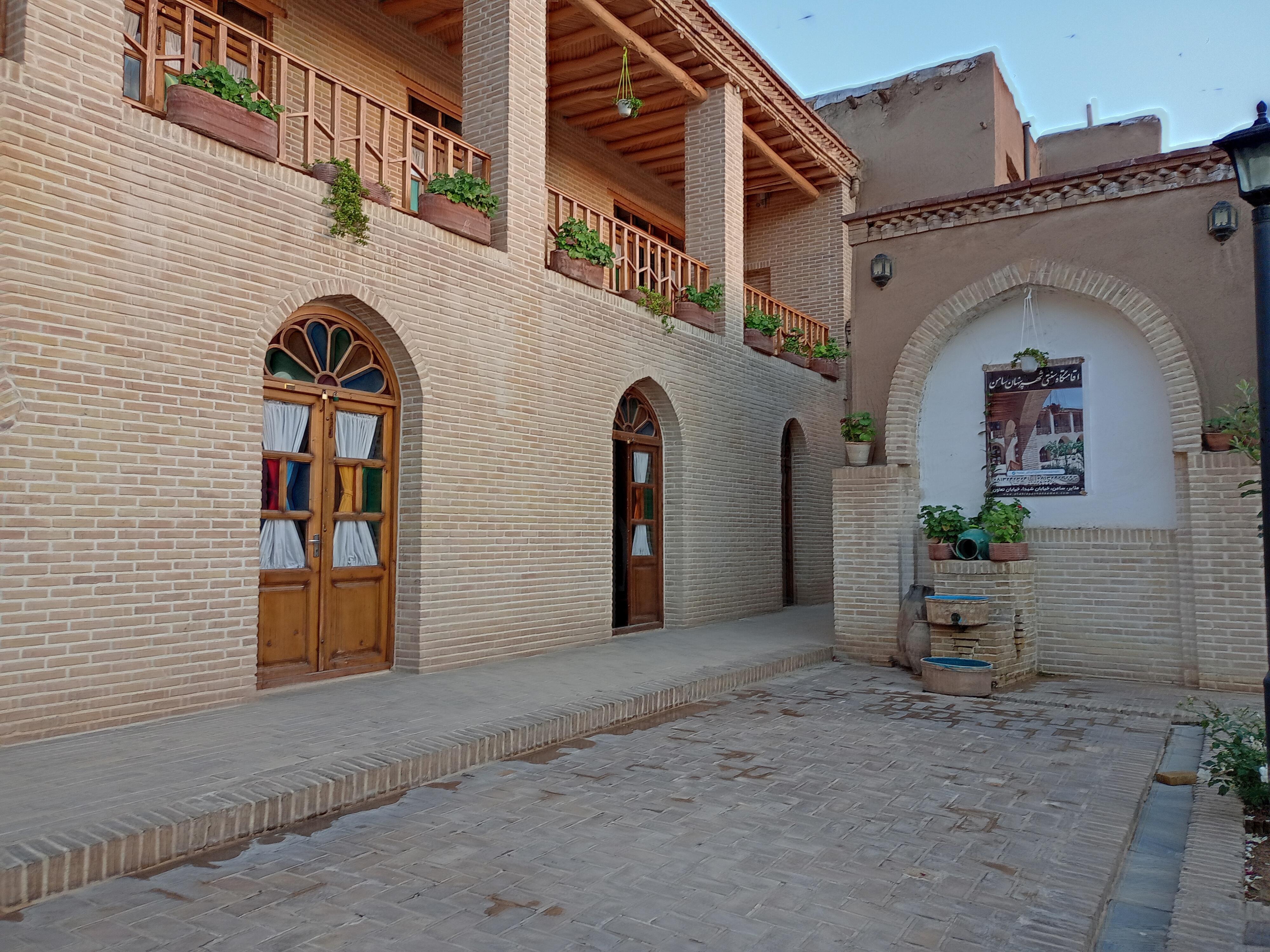 هتل بوم گردی شهر پنهان