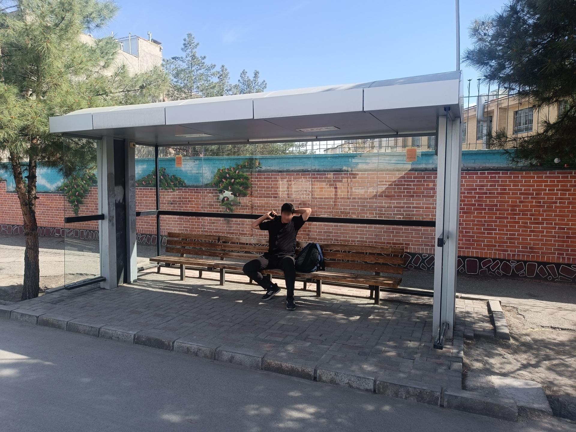 ایستگاه اتوبوس استاد یوسفی 18
