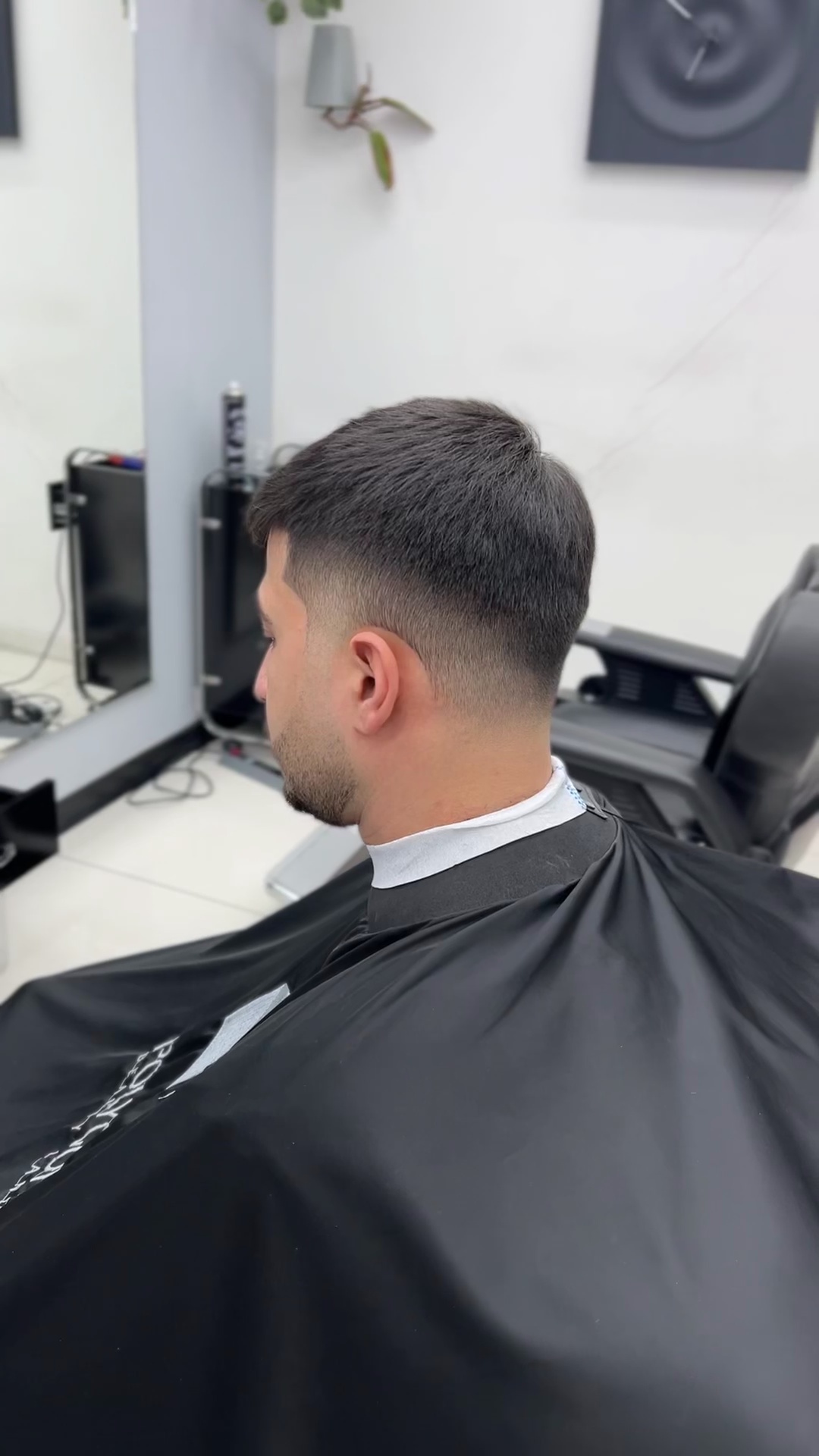 آرایشگاه مردانه پالیگان