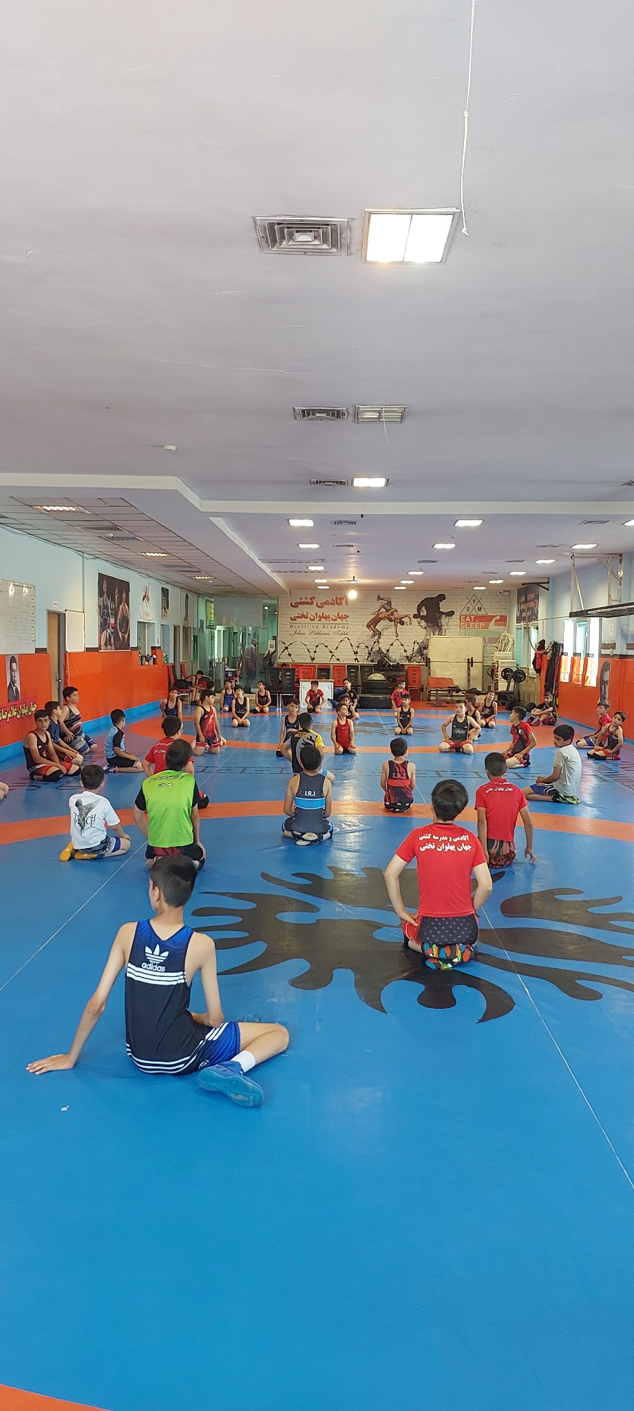 آکادمی کشتی جهان پهلوان تختی همدان