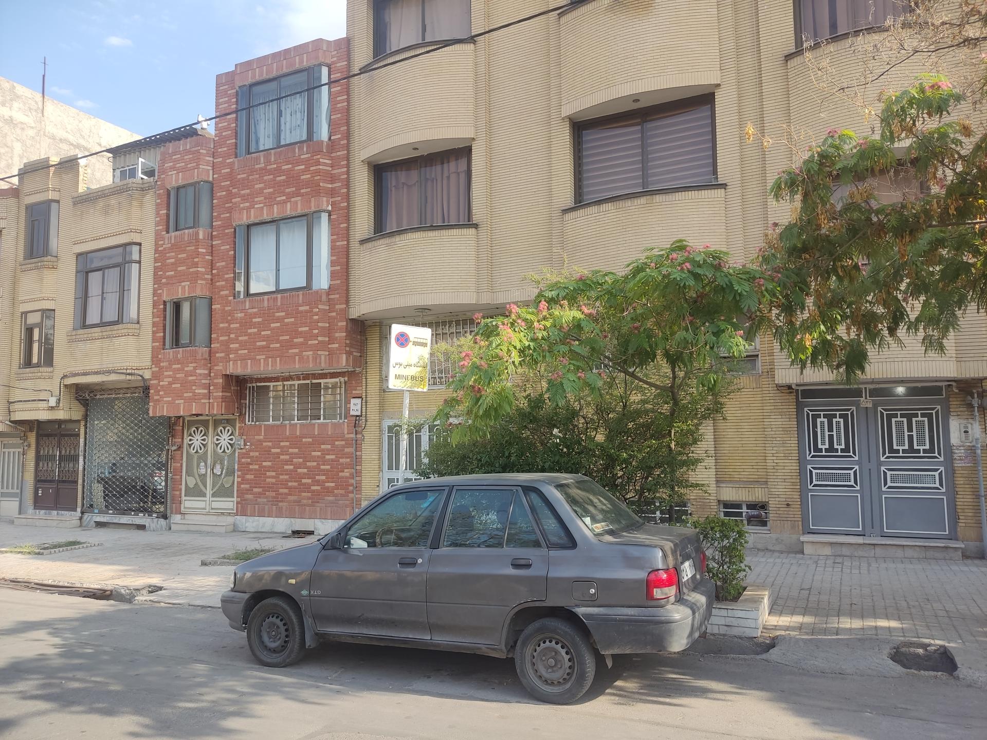 ایستگاه اتوبوس آموزگار 35