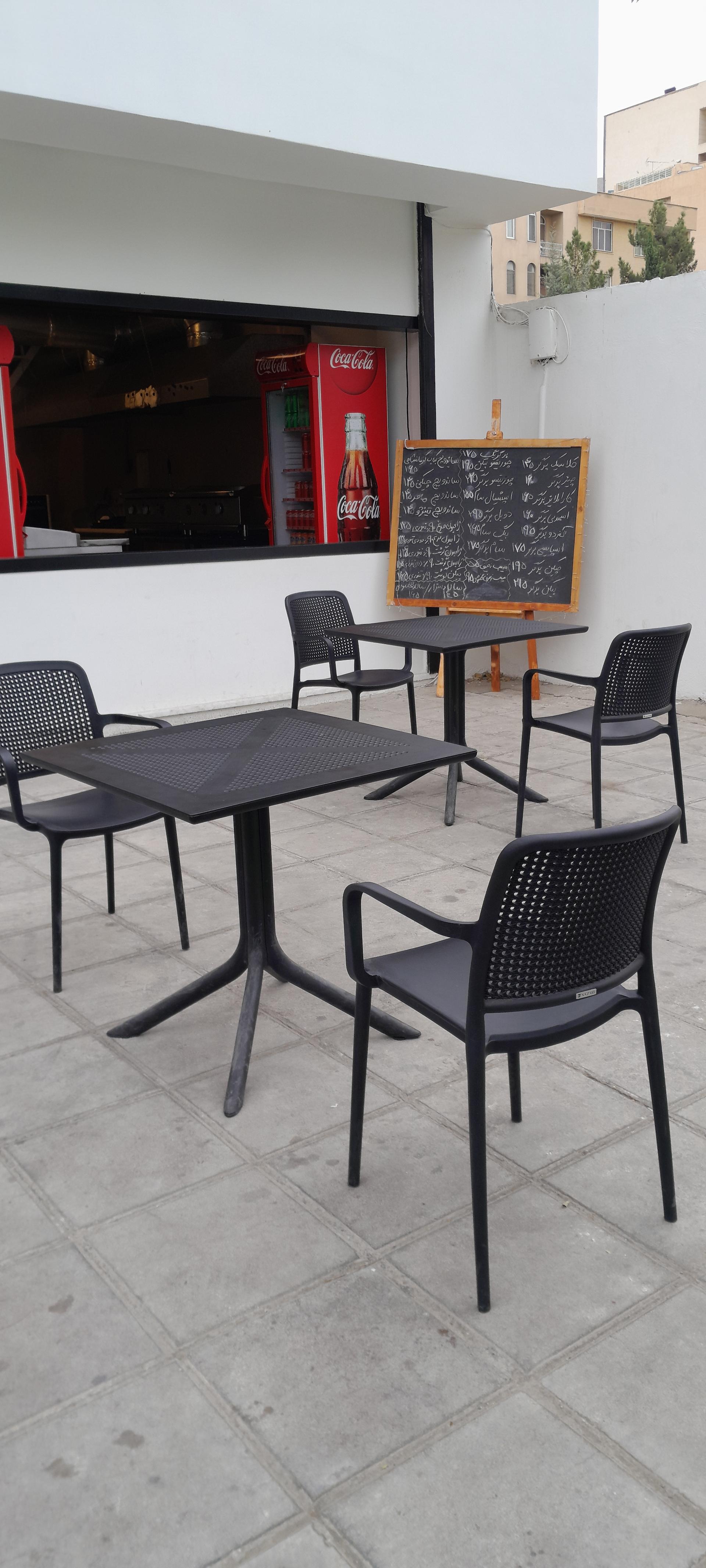 فست فود میز چوبی