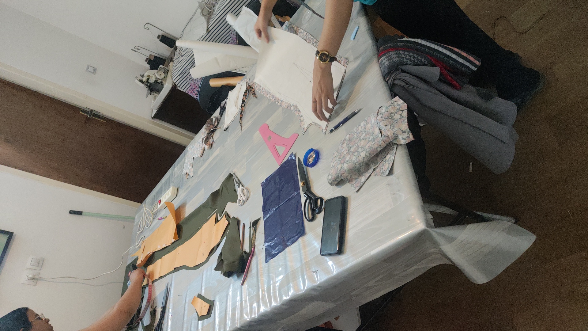 آموزشگاه خیاطی و طراحی لباس پری باف