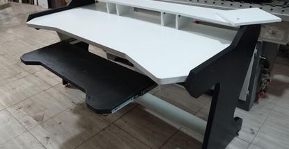 ماهان چوب(تولید میز اداری)