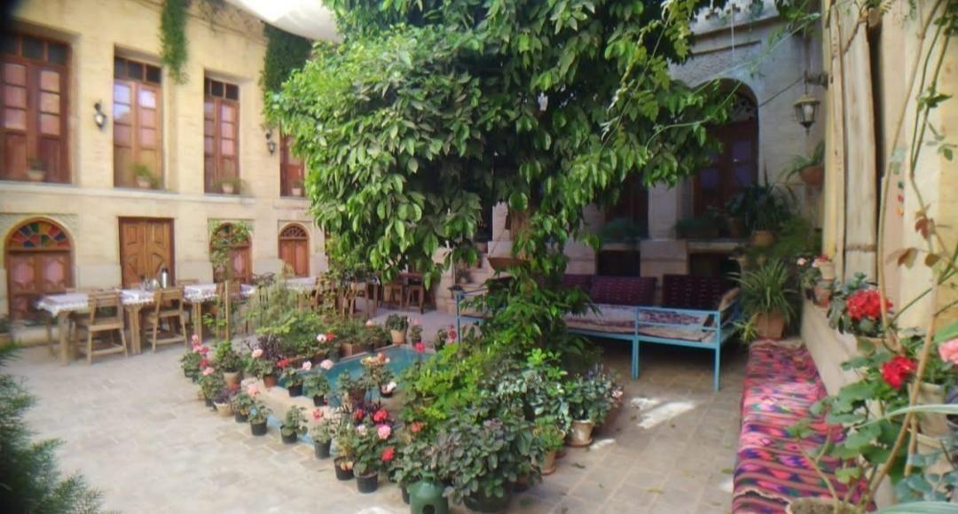 اقامتگاه سنتی لوتوس